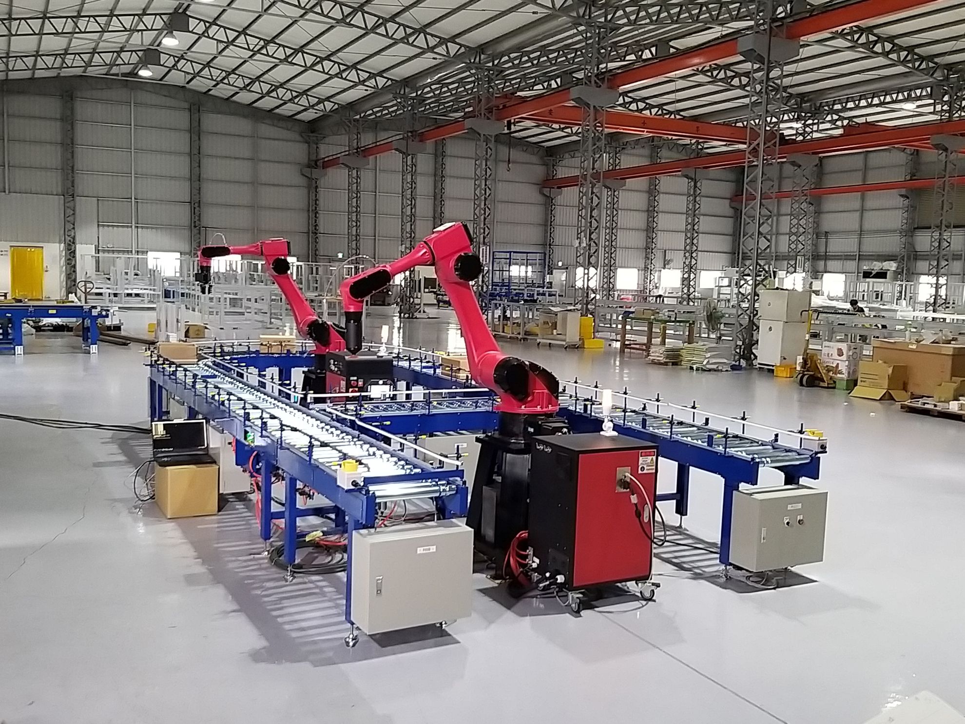 Sistema de llenado de cajas de material con brazo robótico